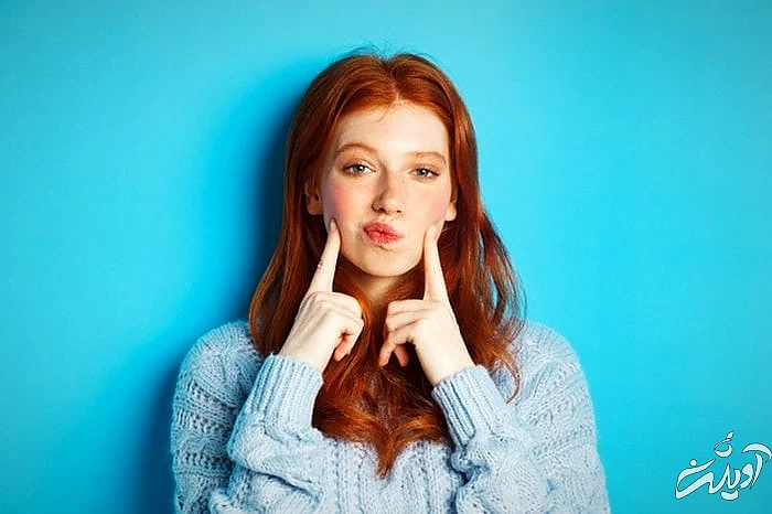 زیاد دست زدن به پوست صورت لمس کردن صورت